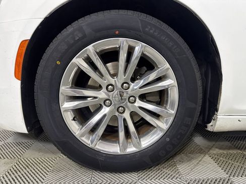 Used 2016 Chrysler 300 C RWD image 19