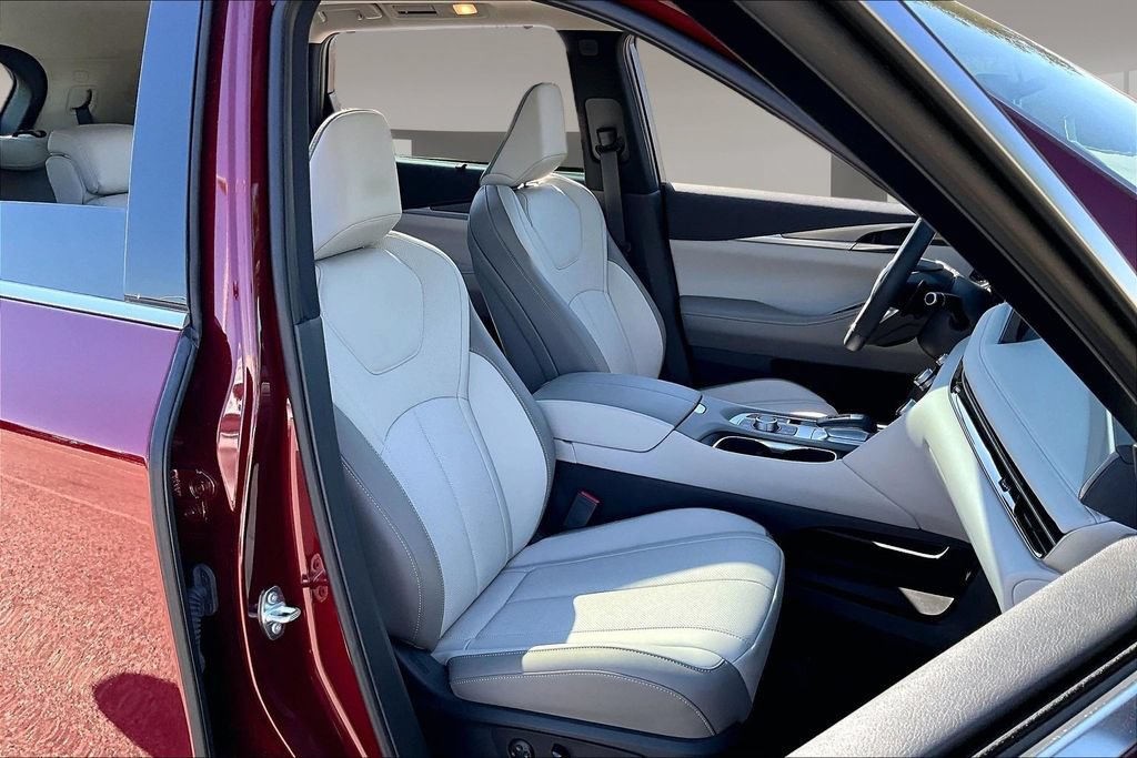 Used 2026 INFINITI QX60 Luxe w/ Cargo Package FWD image 7