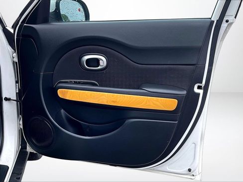 Used 2016 Kia Soul FWD image 25