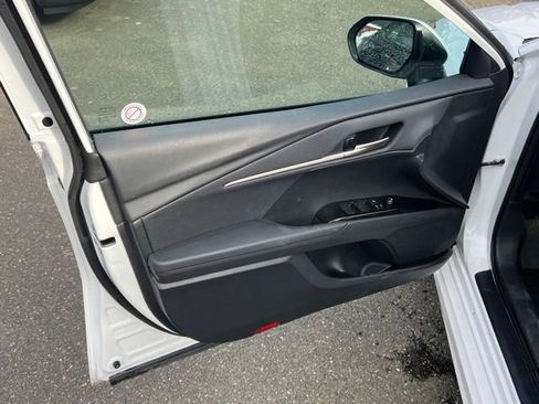 Used 2025 Toyota Camry SE image 9