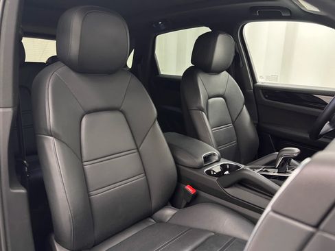 Used 2021 Porsche Cayenne AWD/4WD image 19