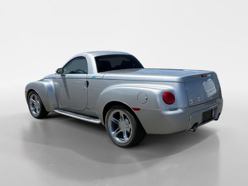 Used 2005 Chevrolet SSR w/ Preferred Equipment Group RWD image 3