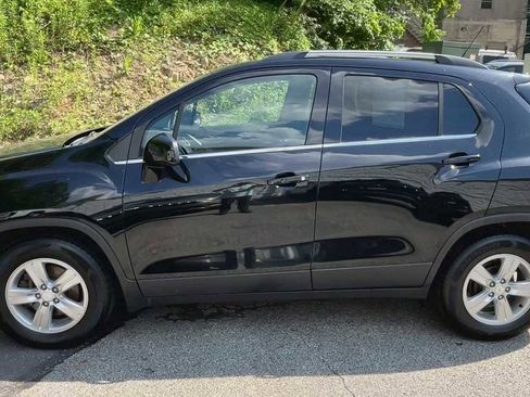 Certified 2017 Chevrolet Trax LT w/ Sun & Sound Package image 5