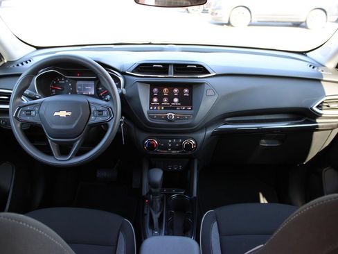 Used 2023 Chevrolet TrailBlazer LS FWD image 32