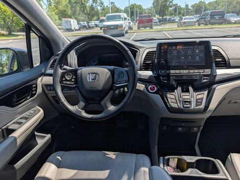Used 2024 Honda Odyssey Elite image 3