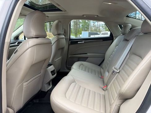 Used 2017 Ford Fusion SE w/ Fusion SE Technology Package FWD image 25