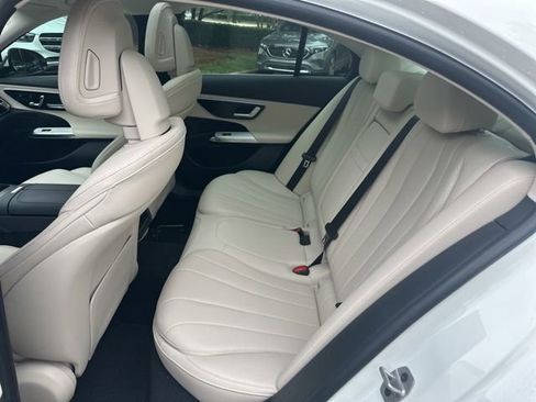 Used 2025 Mercedes-Benz E 450 4MATIC Sedan image 9