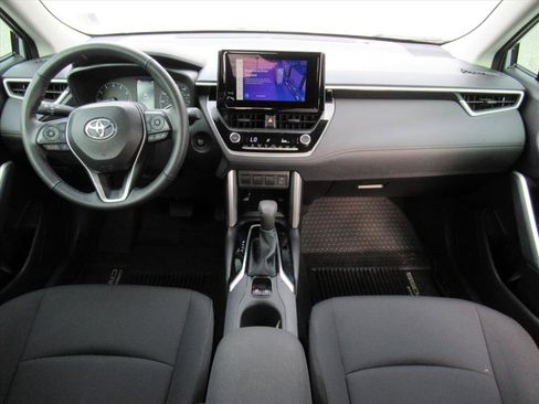 Used 2024 Toyota Corolla Cross LE image 12
