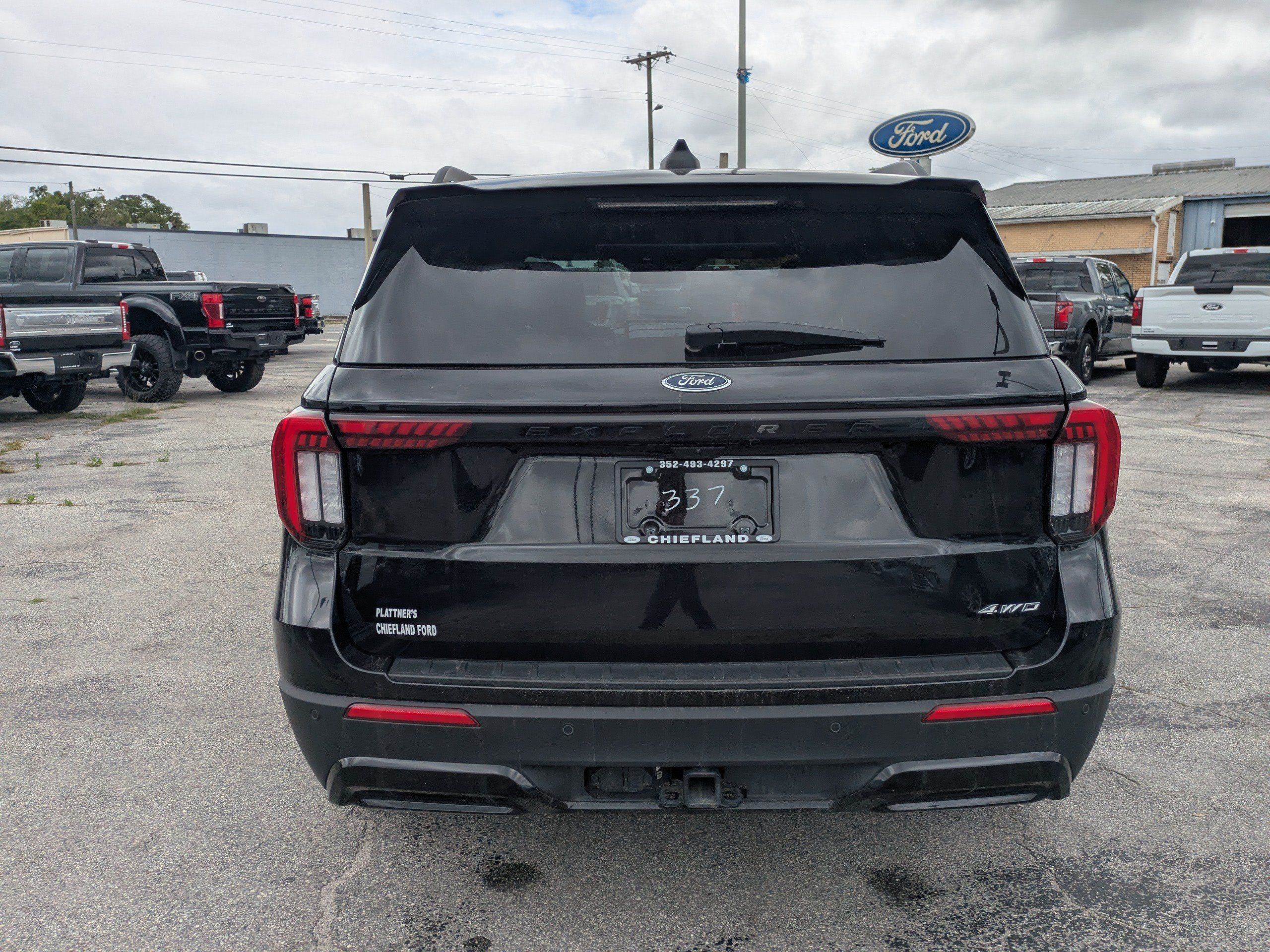 Used 2025 Ford Explorer ST-Line w/ Premium Package AWD/4WD image 5