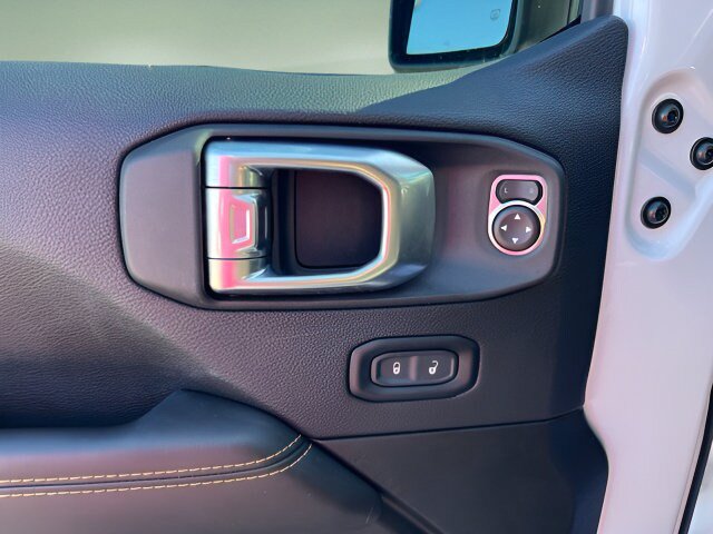 Used 2024 Jeep Wrangler Unlimited Sahara AWD/4WD image 10