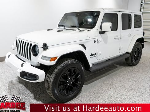 Used 2020 Jeep Wrangler Unlimited Sahara AWD/4WD image 2