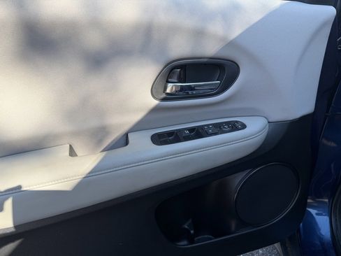 Used 2017 Honda HR-V LX image 15