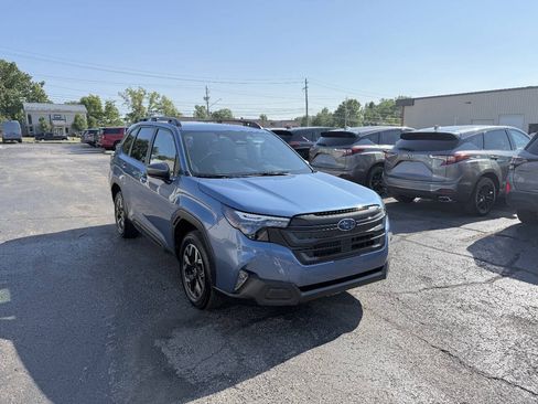 Used 2025 Subaru Forester Premium w/ Convenience Package #1 AWD/4WD image 4