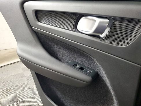 Certified 2023 Volvo XC40 B5 Plus w/ Protection Package Premier image 20