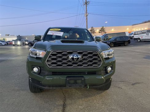 Used 2021 Toyota Tacoma TRD Sport w/ Technology Package image 5
