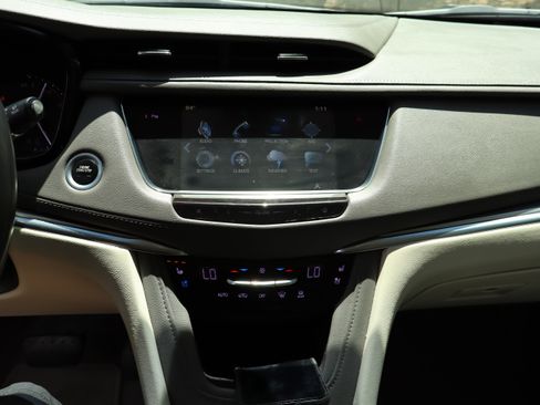 Used 2019 Cadillac XT5 Premium Luxury FWD image 28