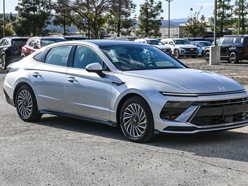 New 2025 Hyundai Sonata Limited image 3