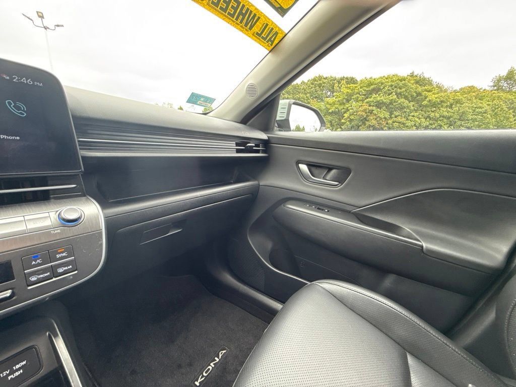 Used 2024 Hyundai Kona Limited AWD/4WD image 38