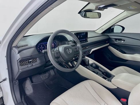 Certified 2025 Honda Accord SE image 9