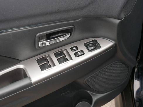 Used 2018 Mitsubishi Outlander Sport ES FWD image 19