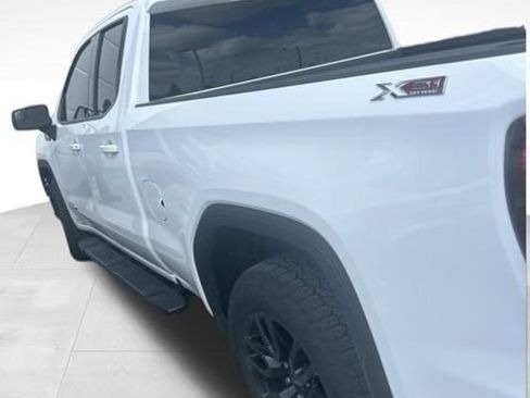 Used 2022 GMC Sierra 1500 Elevation w/ X31 Off-Road Package AWD/4WD image 10