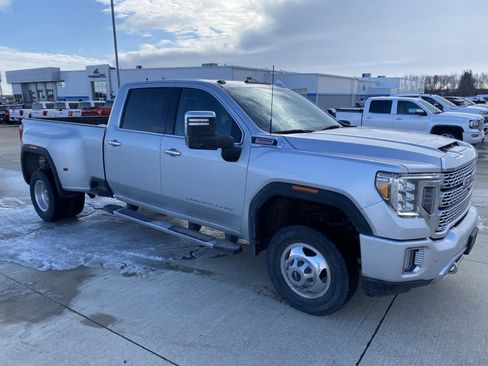 Used 2023 GMC Sierra 3500 Denali w/ Technology Package image 3