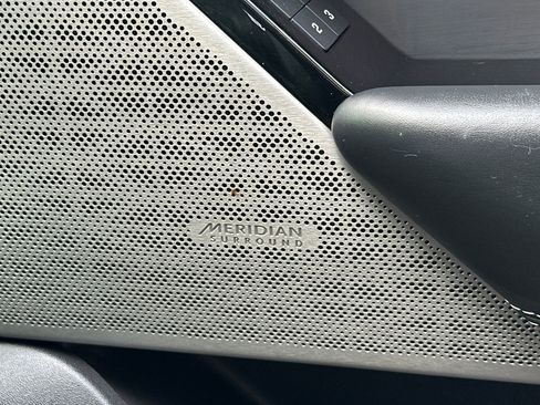 Used 2018 Land Rover Range Rover Velar R-Dynamic HSE image 16