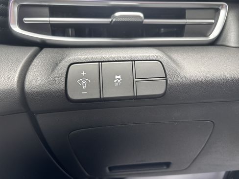 Used 2025 Hyundai Elantra SEL FWD image 31