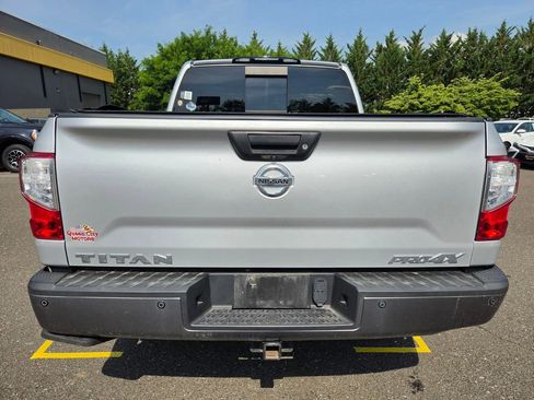 Used 2017 Nissan Titan PRO-4X w/ Pro-4x Convenience Package AWD/4WD image 6