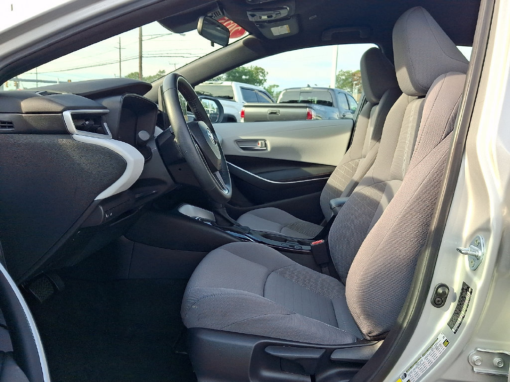 Used 2025 Toyota Corolla SE w/ Convenience Package FWD image 13