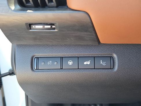 New 2026 Nissan Pathfinder Platinum FWD image 25