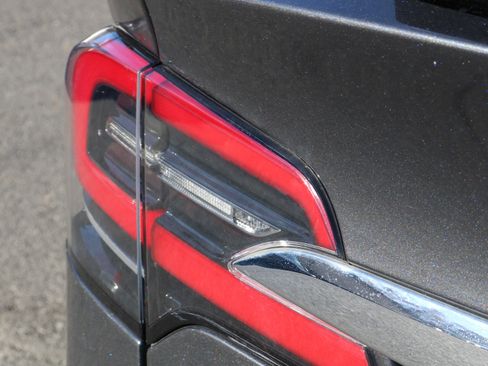 Used 2018 Tesla Model X 75D image 9