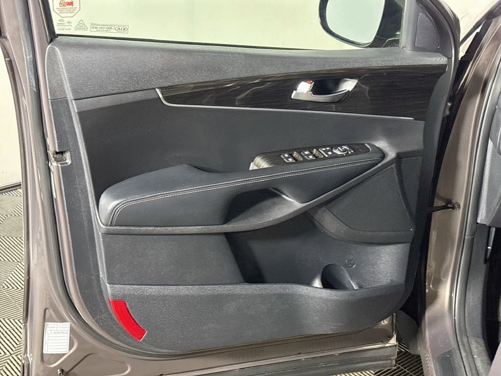 Used 2020 Kia Sorento FWD V6 image 10