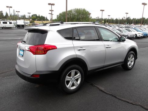Used 2013 Toyota RAV4 XLE AWD/4WD image 5