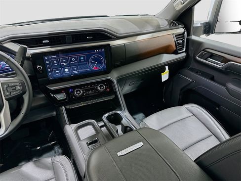 Used 2025 GMC Sierra 2500 Denali w/ Denali Reserve Package image 25