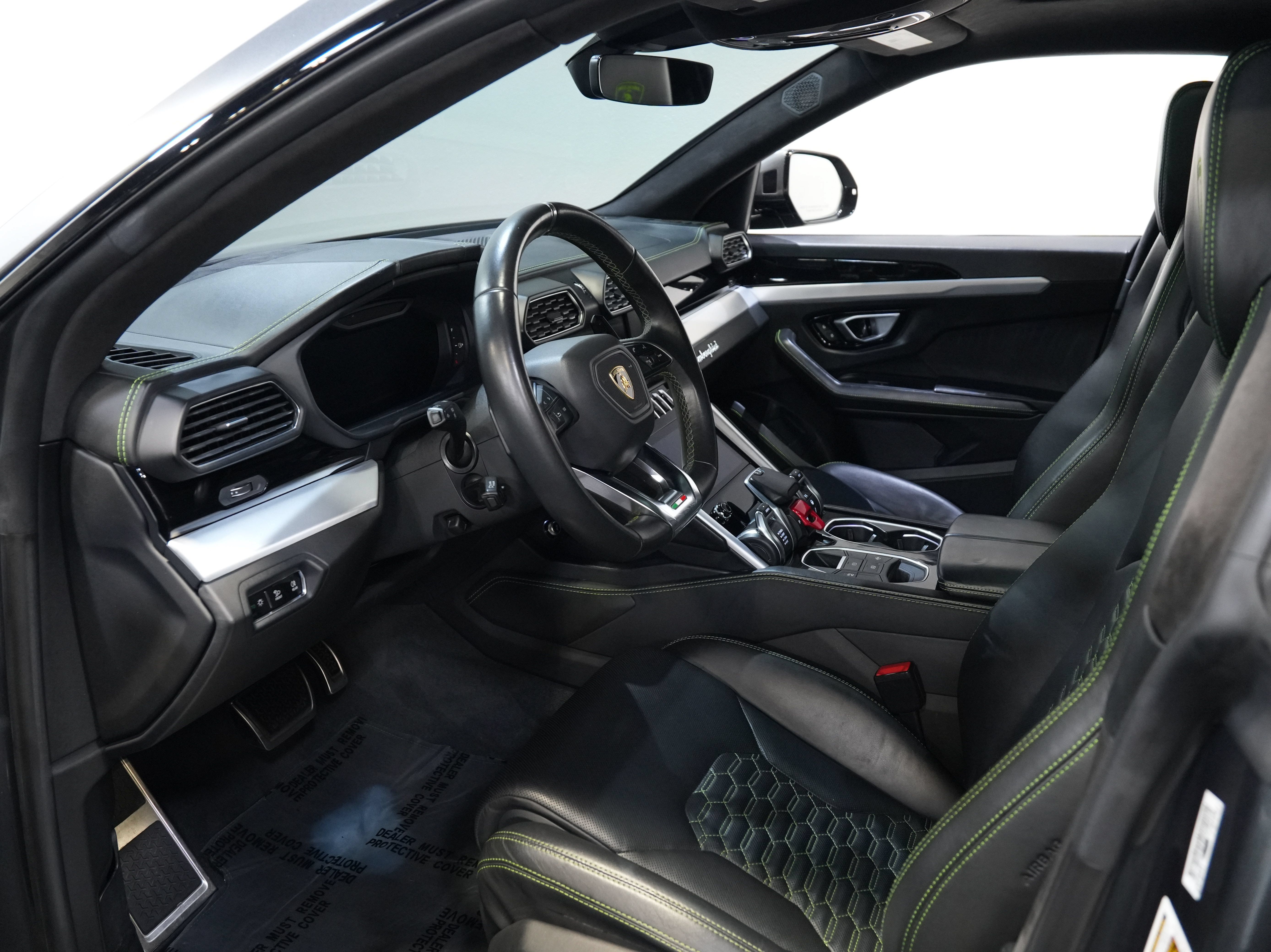 Used 2019 Lamborghini Urus AWD/4WD image 33