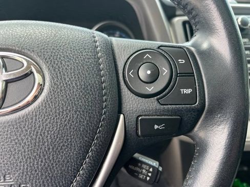 Used 2018 Toyota RAV4 XLE FWD image 17