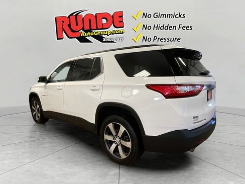 Used 2020 Chevrolet Traverse LT w/ LT Premium Package image 3