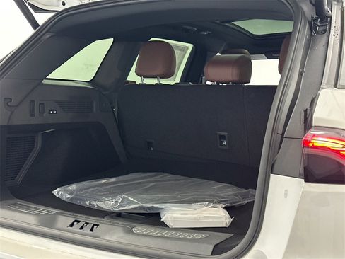 Used 2026 Lincoln Nautilus Reserve w/ Jet Appearance Package image 8