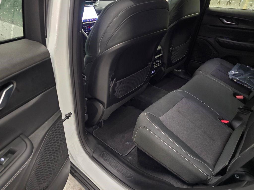 New 2027 Jeep Grand Cherokee Laredo X RWD image 29
