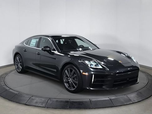 Certified 2025 Porsche Panamera RWD image 9