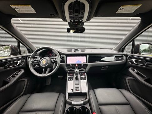 Certified 2026 Porsche Macan AWD/4WD image 6