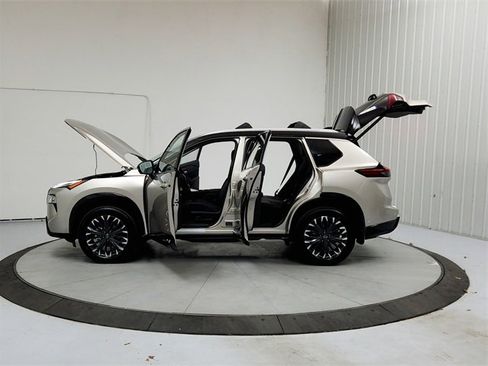 New 2026 Nissan Rogue Platinum image 12