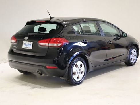 Used 2017 Kia Forte LX image 4