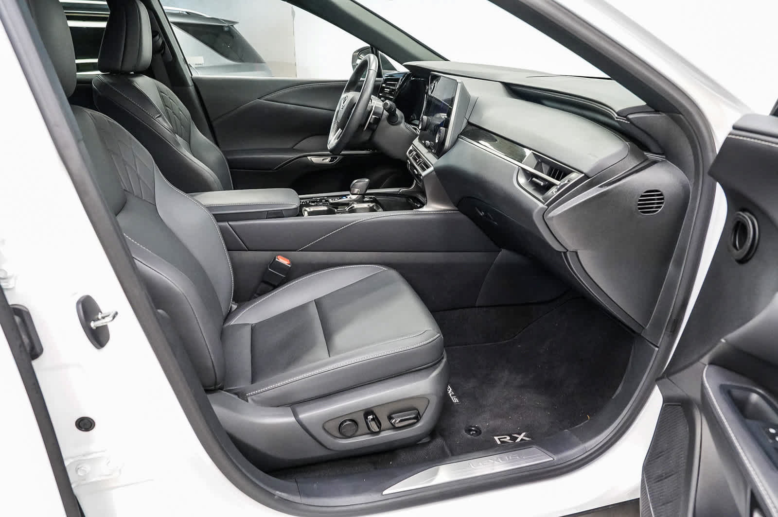 Used 2024 Lexus RX 350 FWD w/ Technology Package image 17