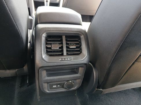 Used 2024 Volkswagen Tiguan SE FWD image 38