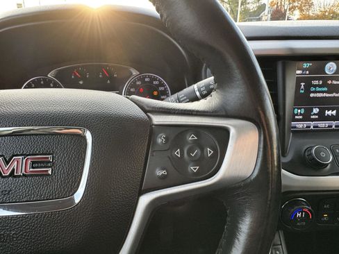 Used 2017 GMC Acadia SLE image 23