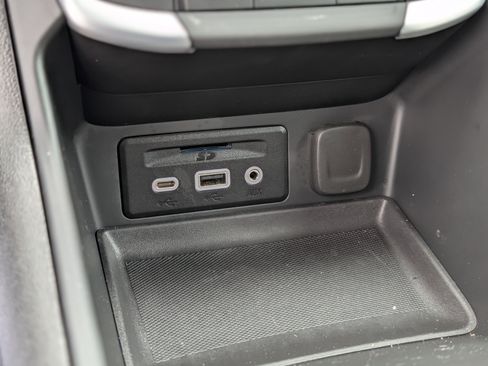 Used 2024 GMC Terrain SLT image 22