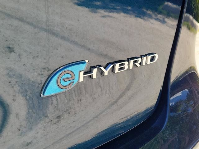 Used 2023 Chrysler Pacifica Touring-L FWD image 8
