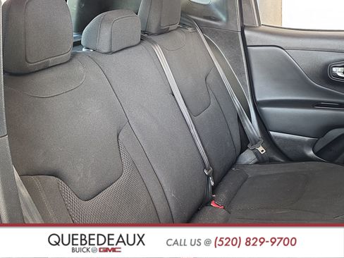 Used 2018 Jeep Renegade Altitude w/ Advanced Technology Group FWD image 20